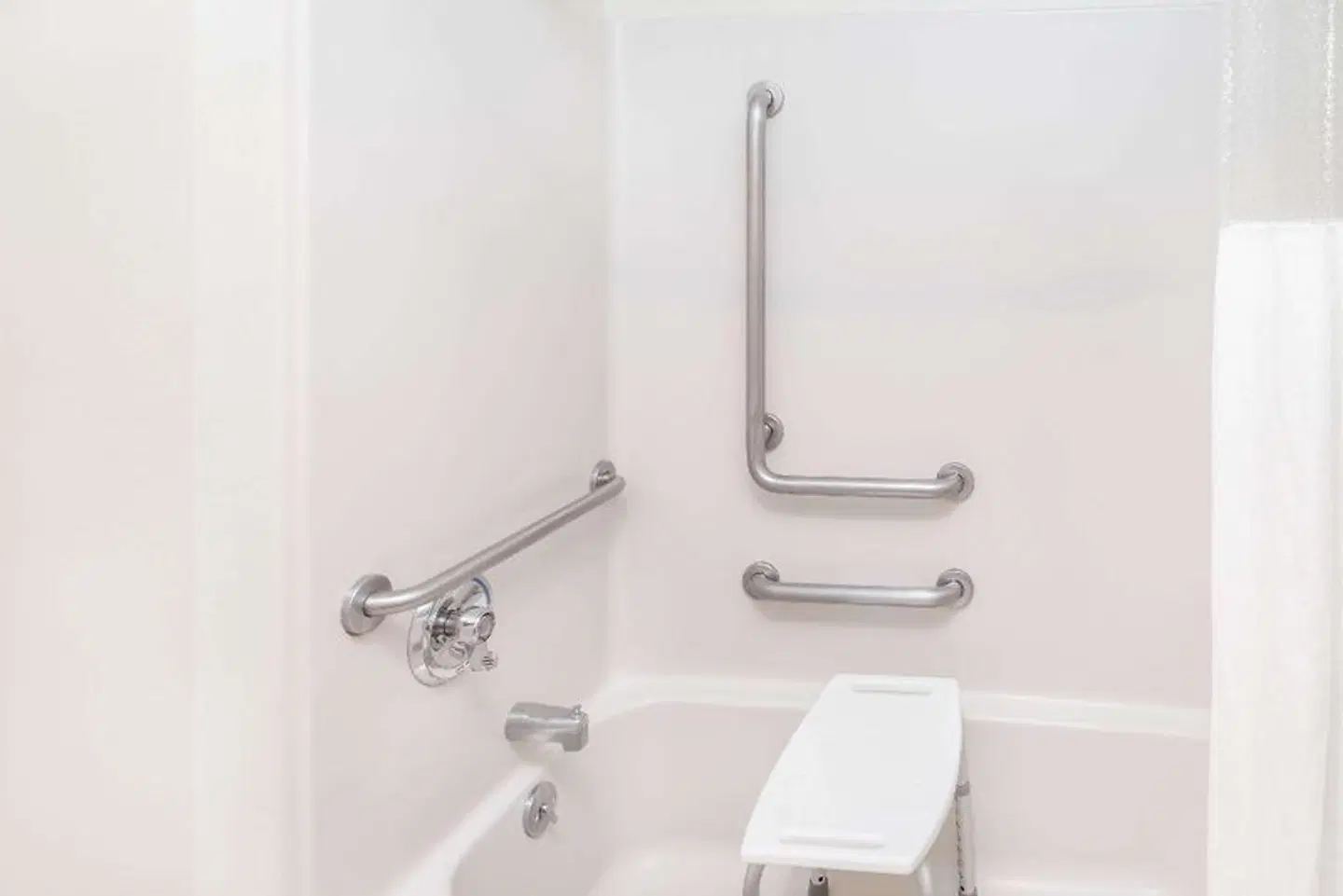 Baymont by Wyndham Champaign Badezimmer