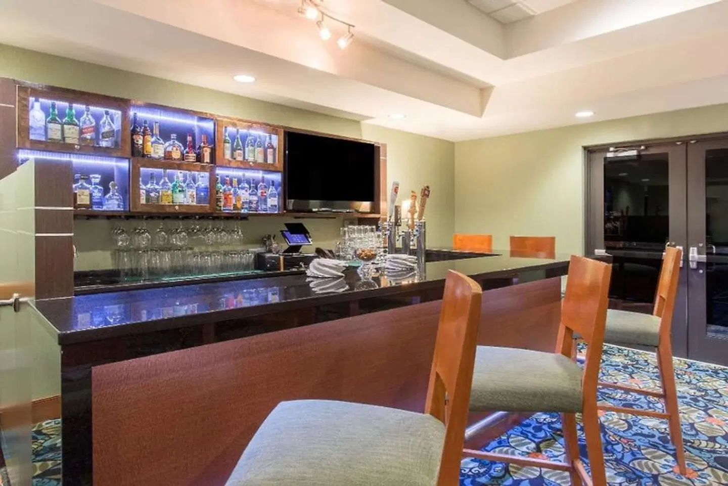 Wingate by Wyndham Richmond Short Pump Bar