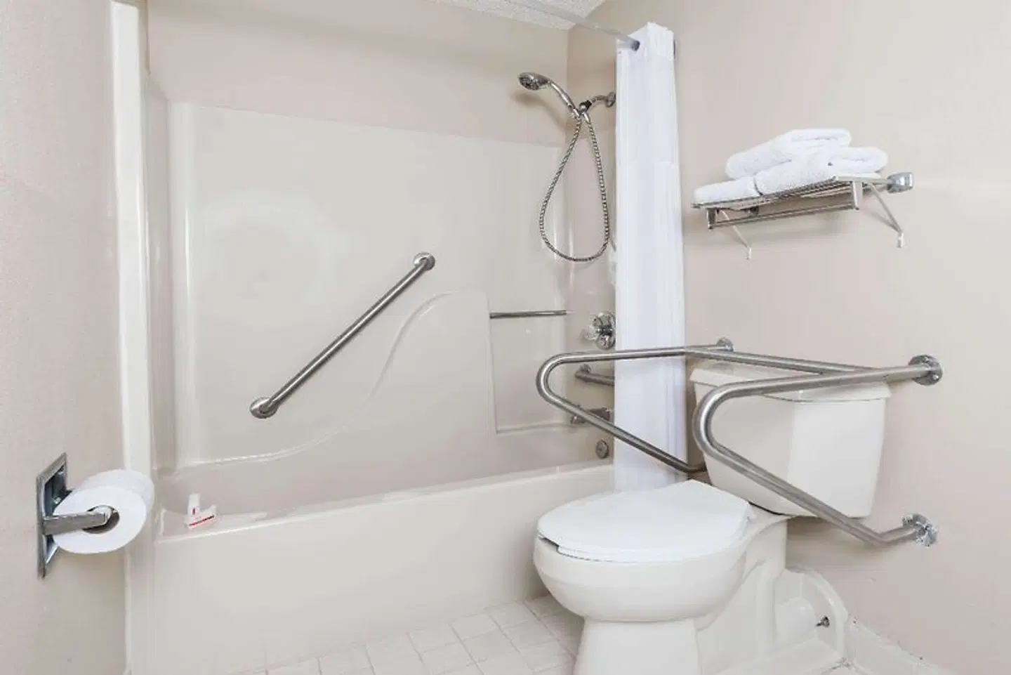 Days Inn by Wyndham New Market Battlefield Badezimmer