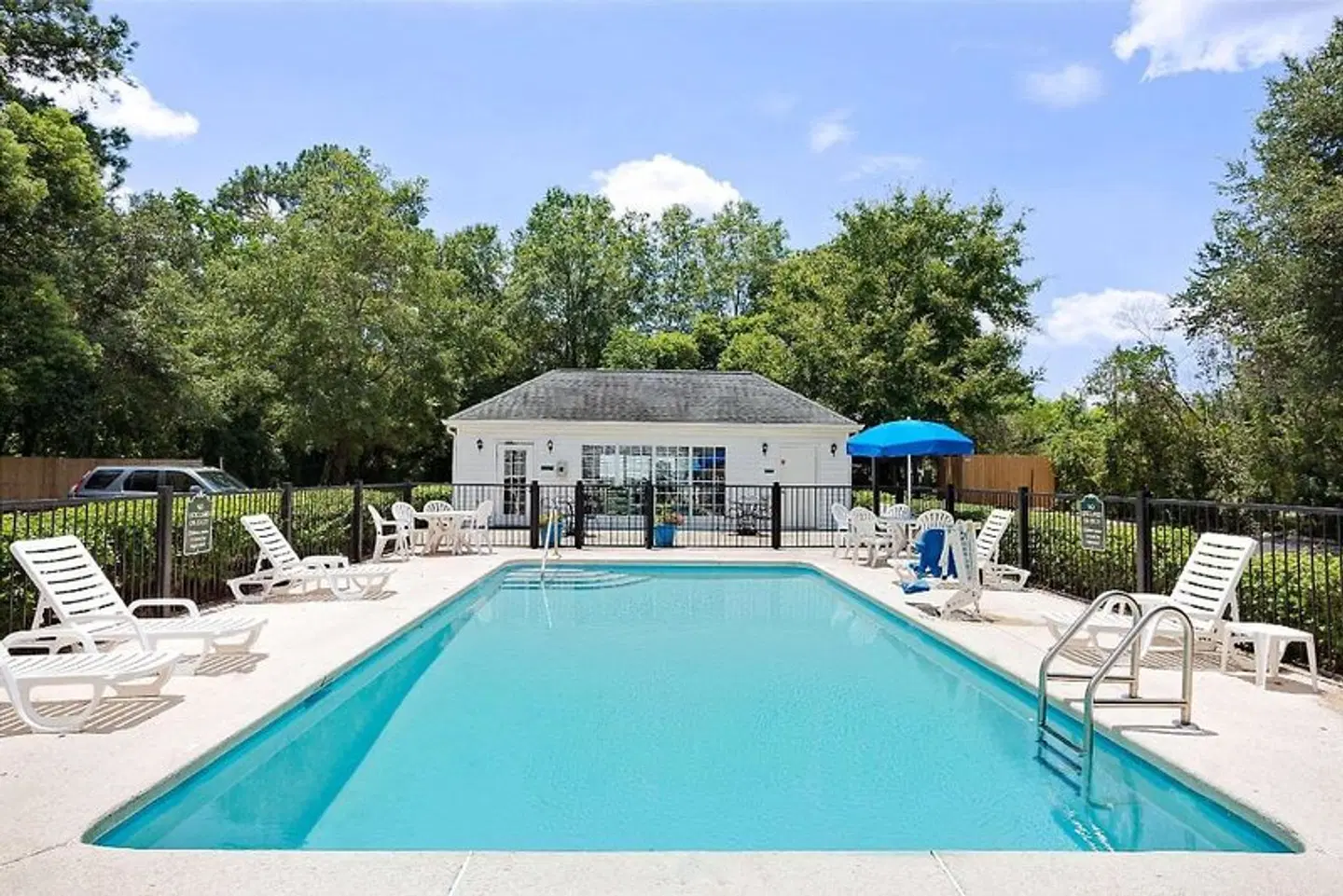 Baymont by Wyndham Jacksonville/Butler Blvd OUTDOOR_POOL