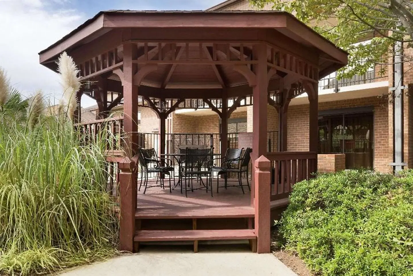 Ramada by Wyndham Raleigh EXTERIOR