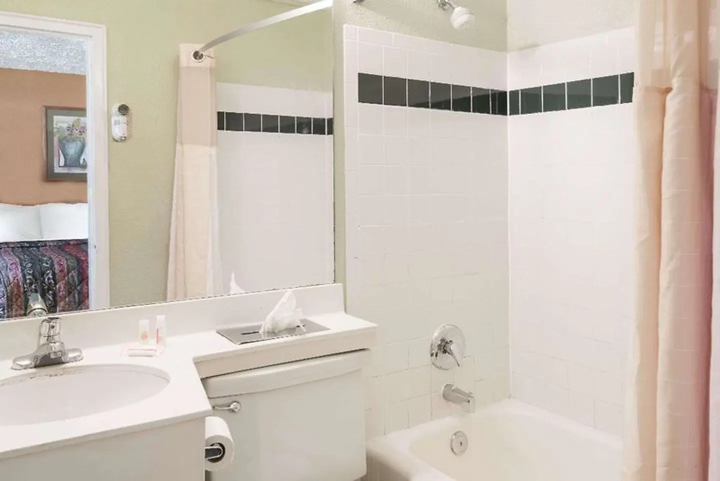 Days Inn by Wyndham Henrietta/Rochester Area Badezimmer