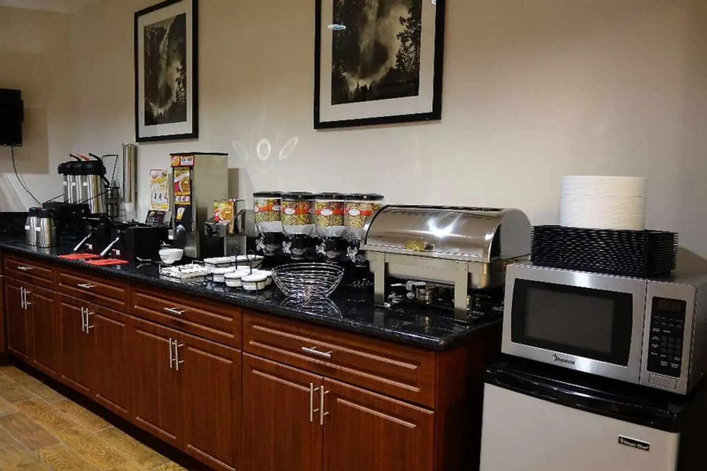Ramada by Wyndham Sacramento Bar