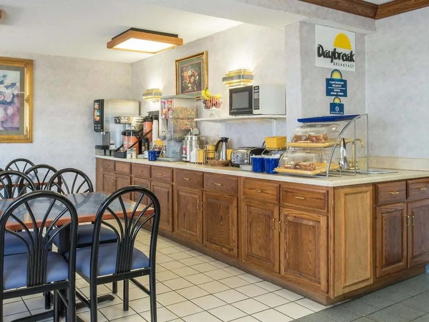 Days Inn by Wyndham Pontoon Beach Bar