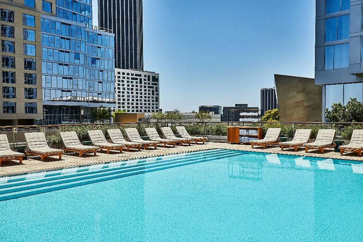 Conrad Los Angeles OUTDOOR_POOL