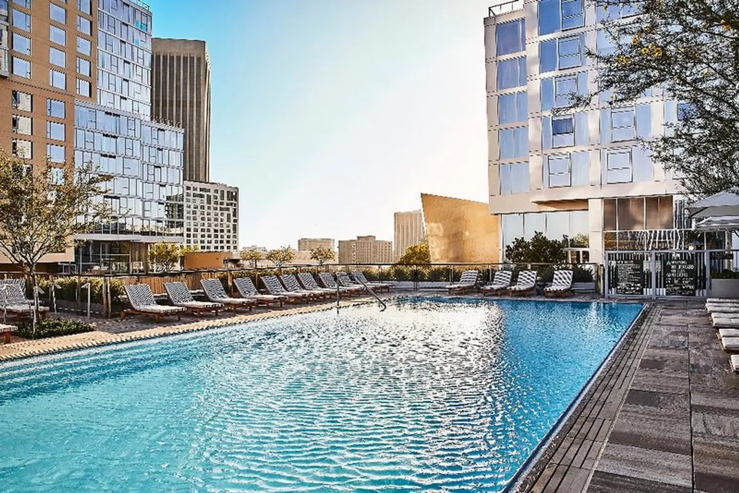 Conrad Los Angeles OUTDOOR_POOL