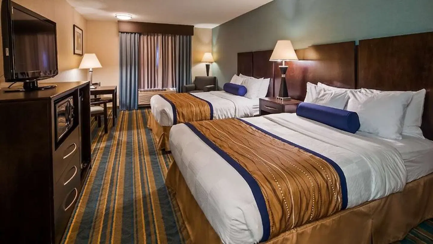Best Western Plus Berkshire Hills Inn & Suites ROOM_EXAMPLE