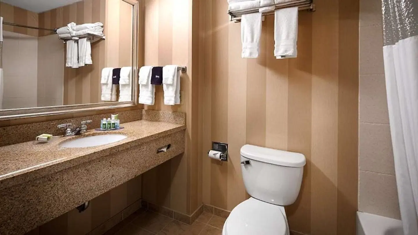 Best Western PLUS University Park Inn & Suites Badezimmer