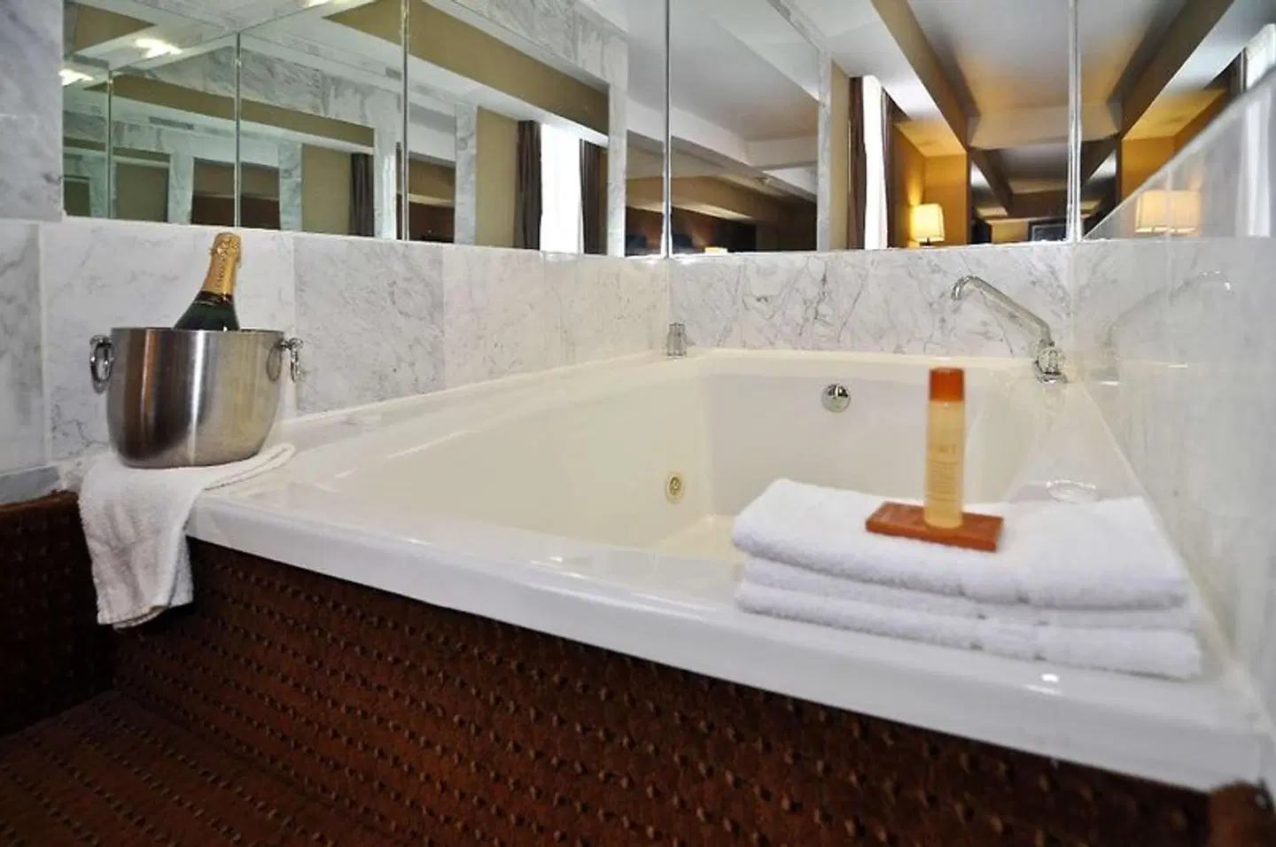 Best Western Plus Newark Airport West Badezimmer