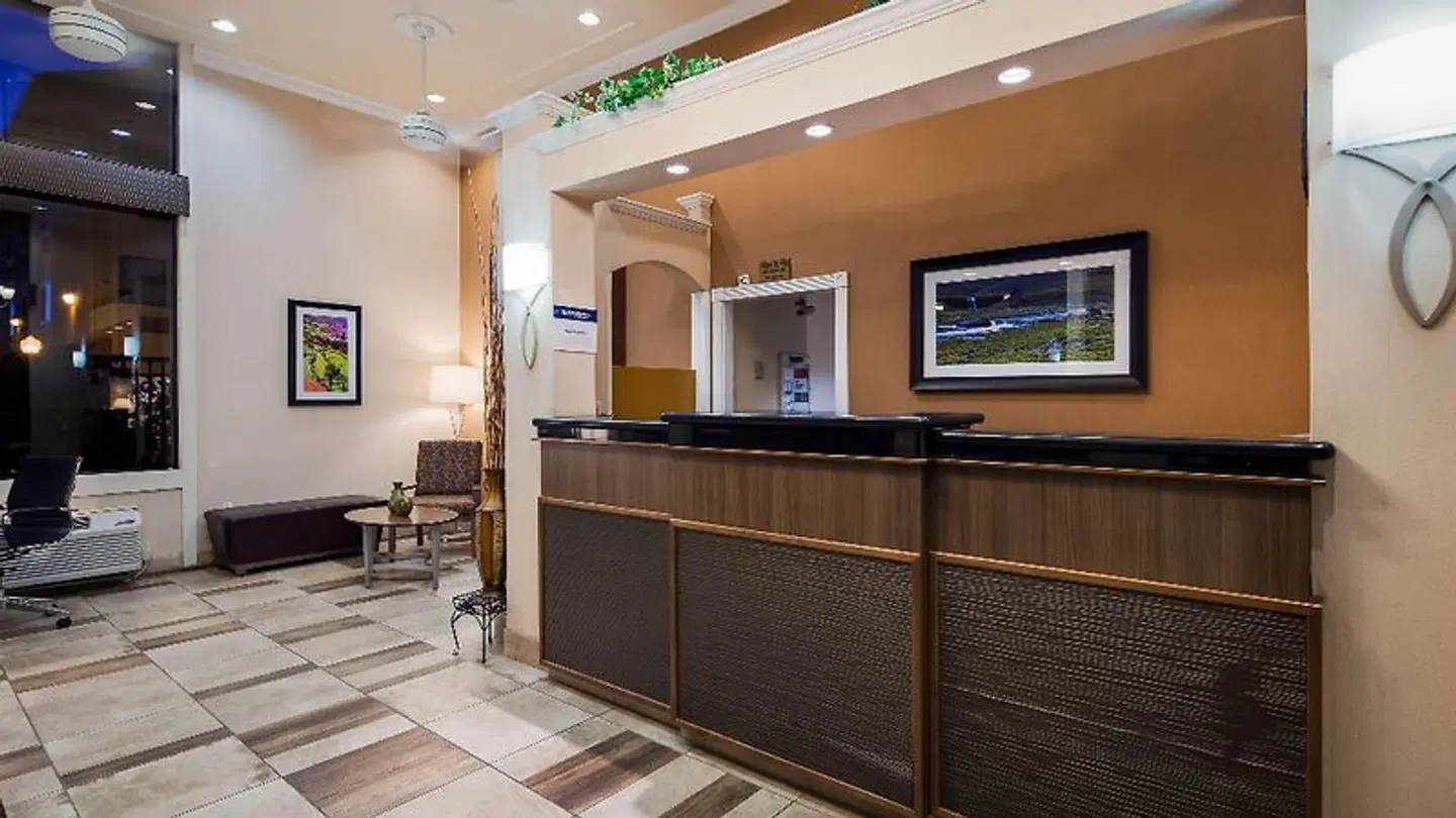 Best Western PLUS Inn of Hayward LOUNGE_LOBBY
