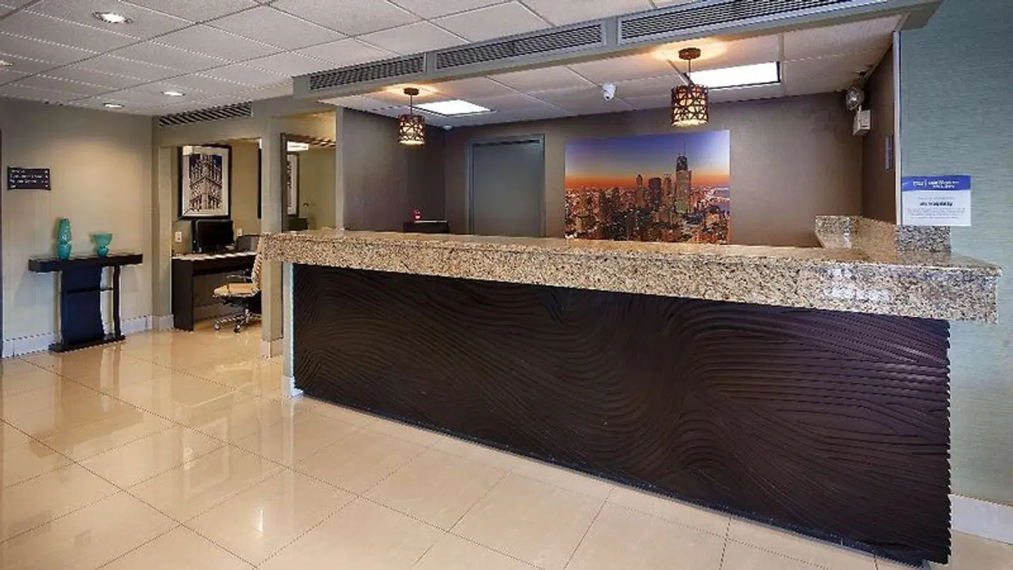 Quality Inn & Suites O'Hare/Elk Grove Bar