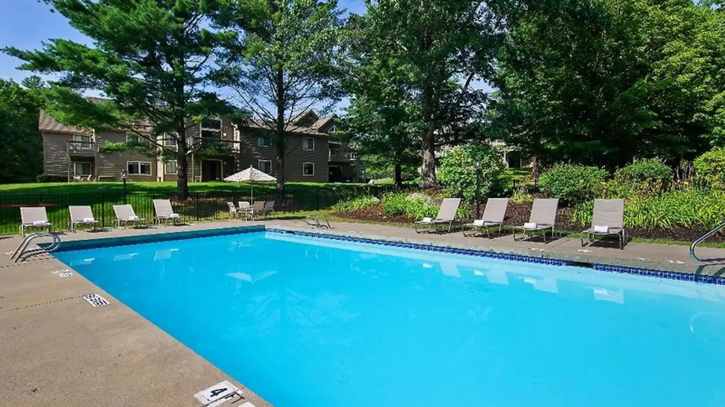 Best Western Inn & Suites Rutland-Killington OUTDOOR_POOL
