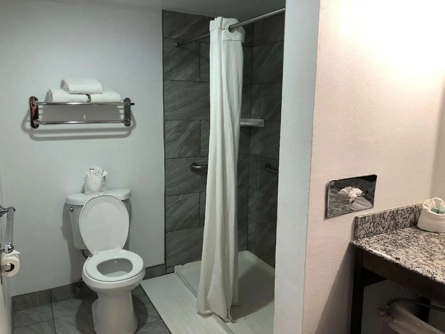 Best Western InnSuites Tucson Foothills Badezimmer