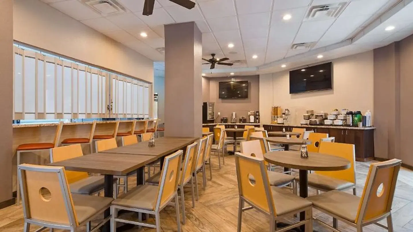 Best Western InnSuites Tucson Foothills Bar