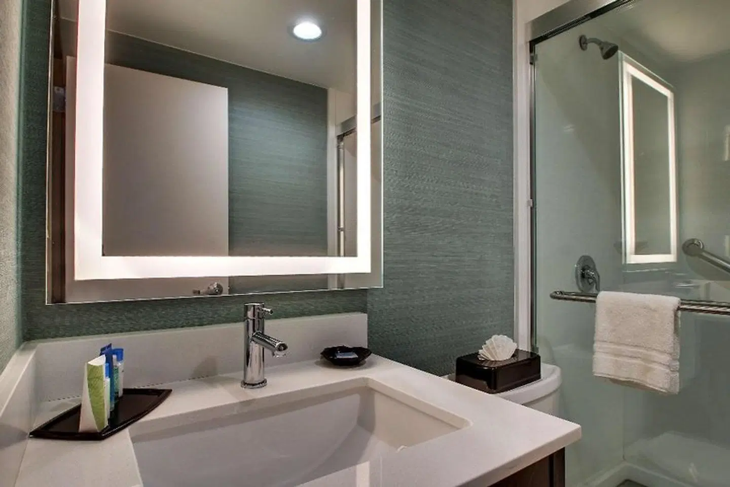 Best Western Plus New Englander Badezimmer