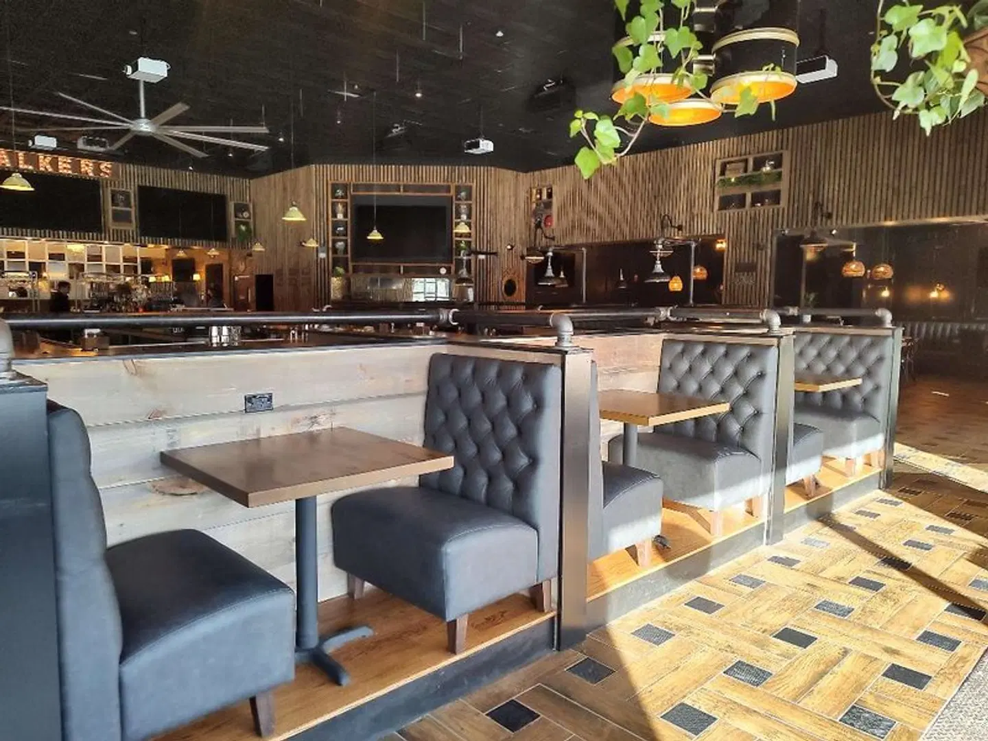 Best Western Plus New Englander Bar