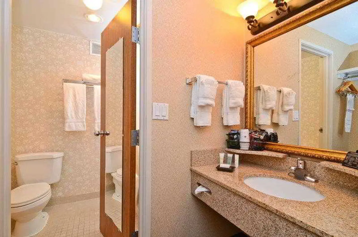 Best Western Plus Midwest Inn Badezimmer