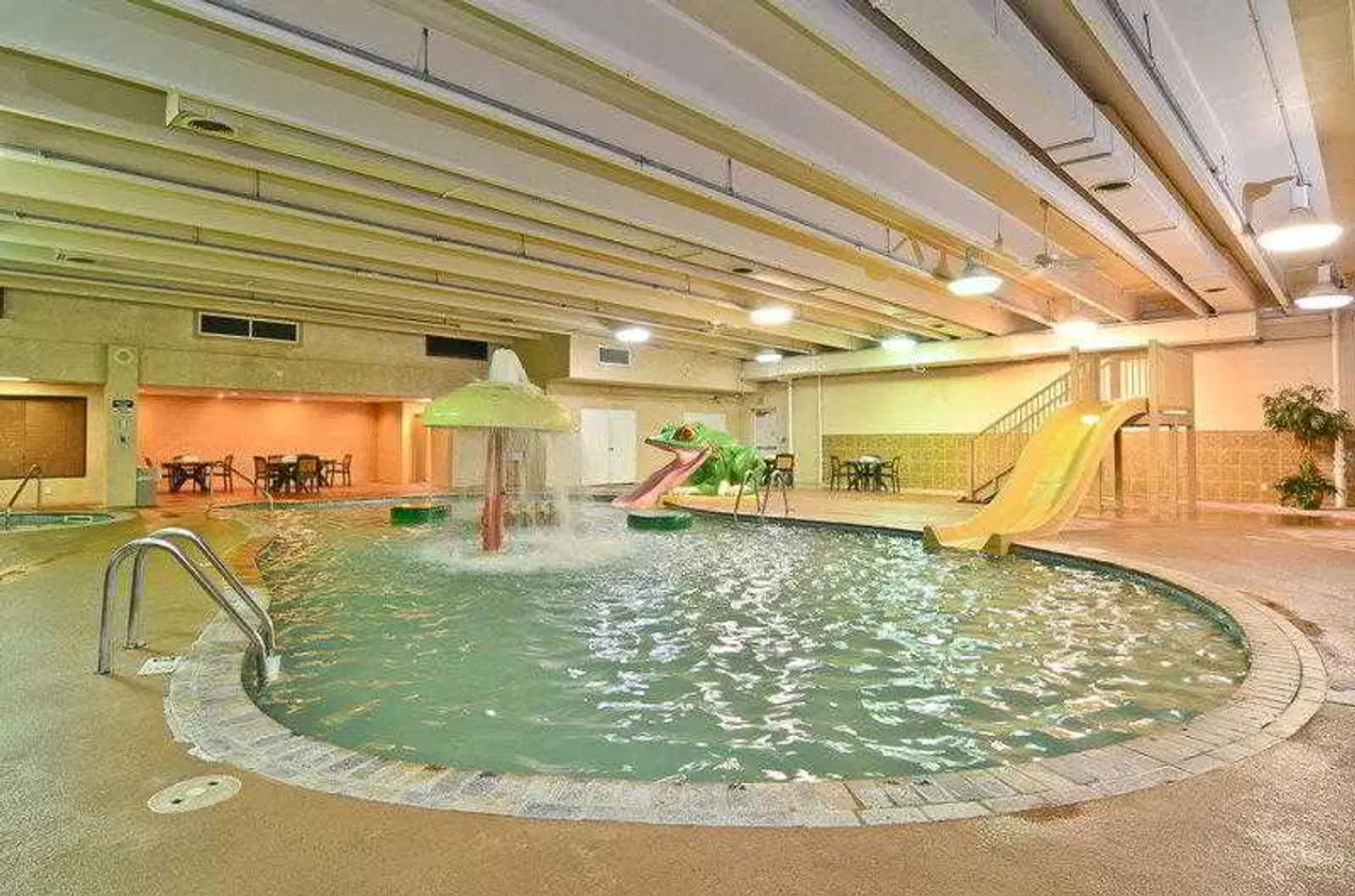 Best Western Plus Midwest Inn Hallenbad