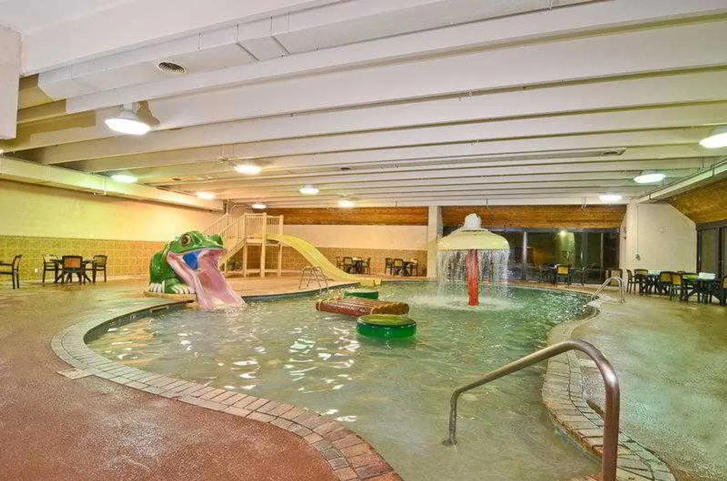 Best Western Plus Midwest Inn Hallenbad