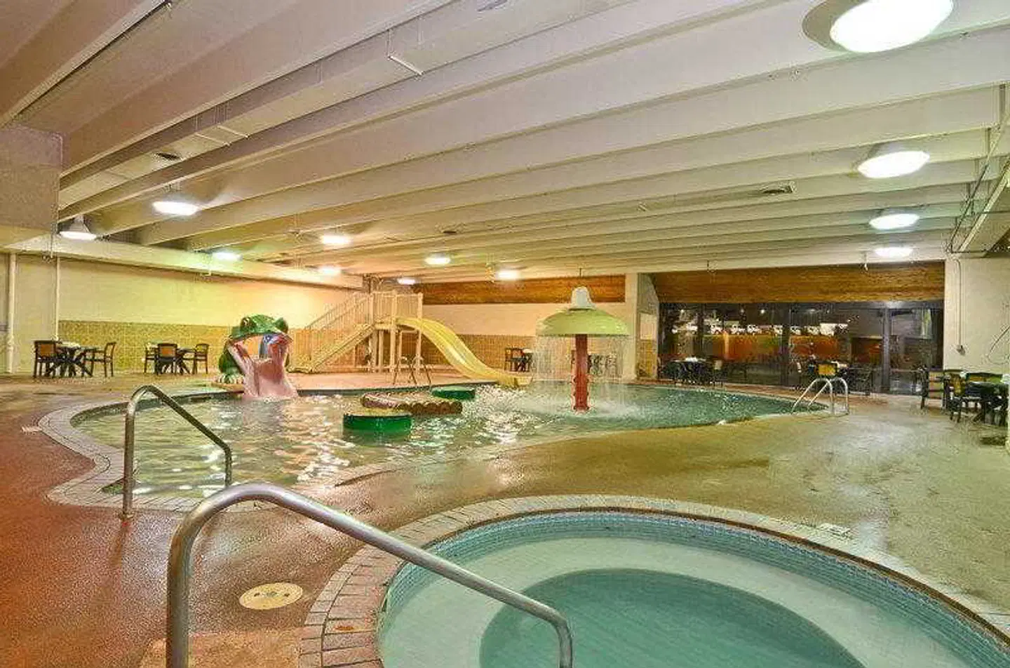Best Western Plus Midwest Inn Hallenbad