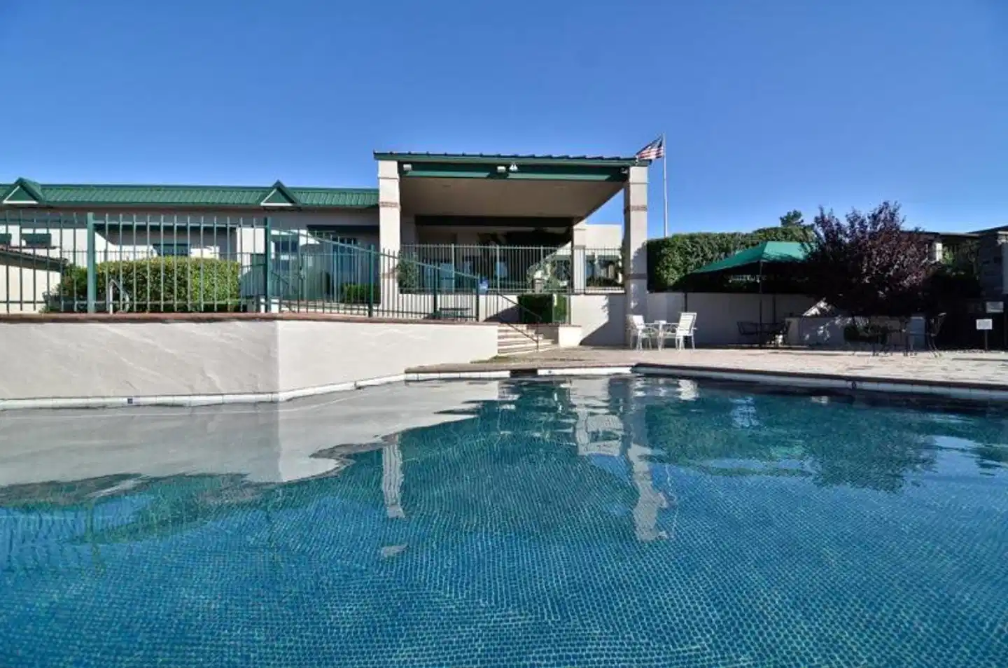 Best Western Prescottonian Pool