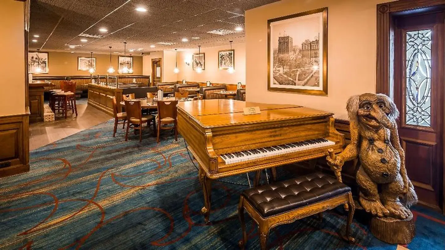 Best Western Greenfield Inn Bar