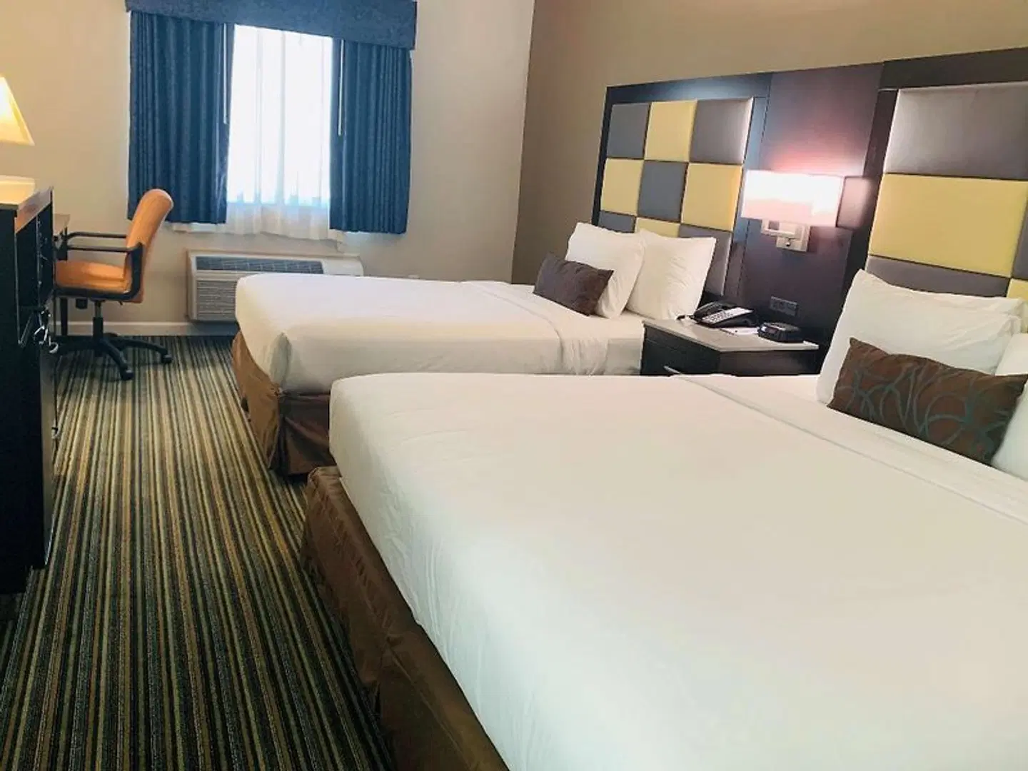 Baymont Inn and Suites Redding ROOM_EXAMPLE