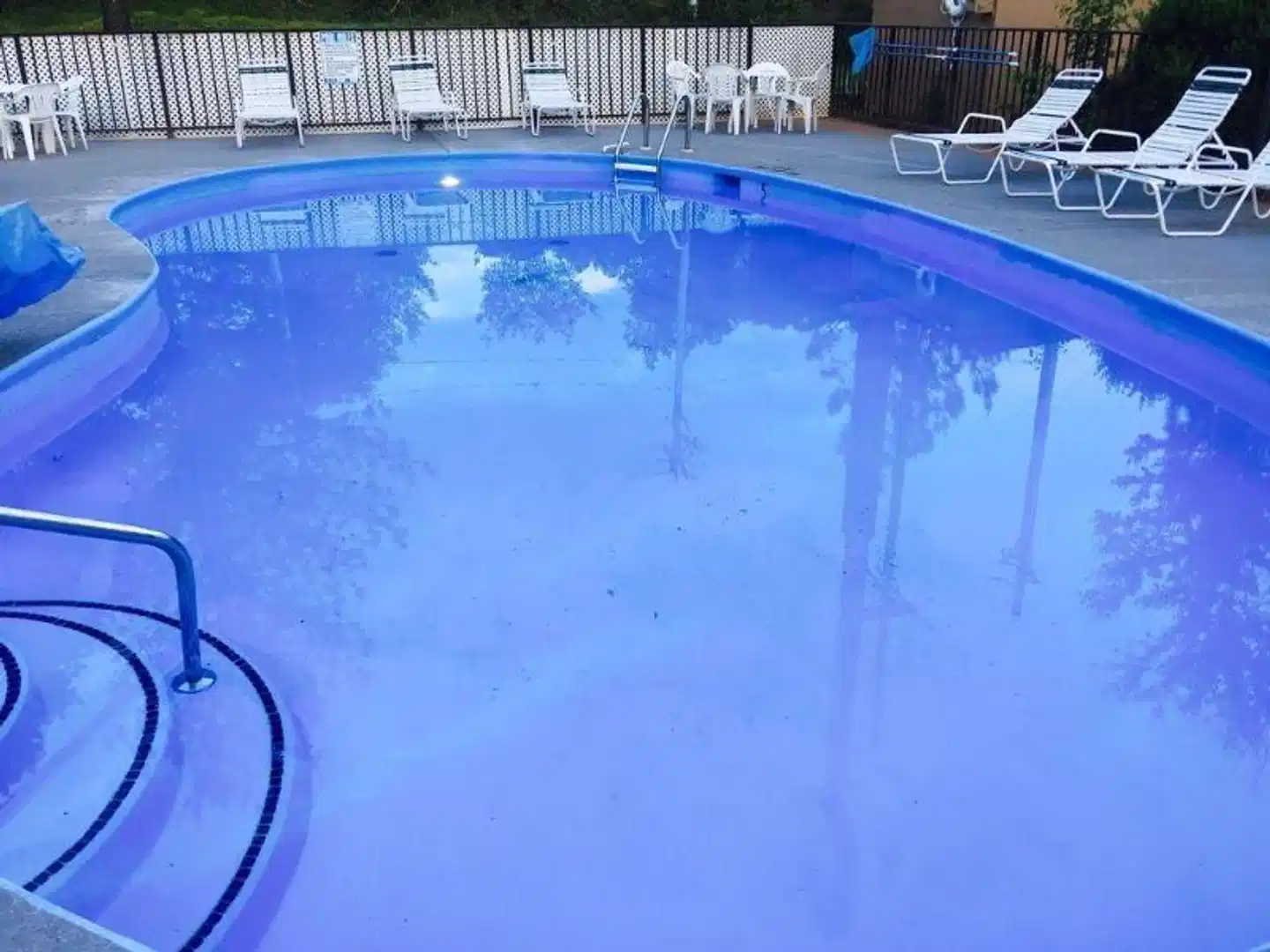 Super 8 by Wyndham Villa Rica Pool