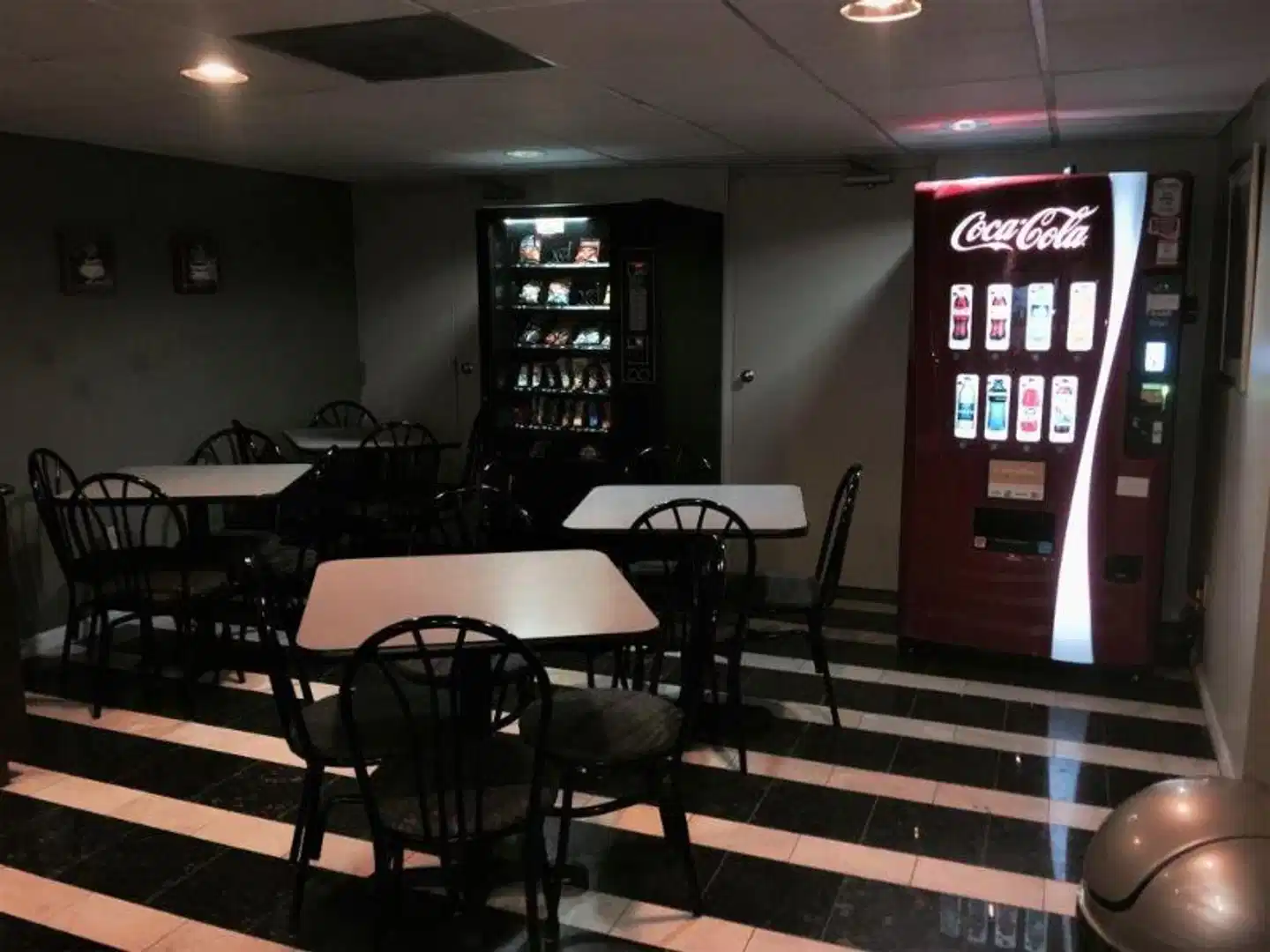 Super 8 by Wyndham Villa Rica Bar