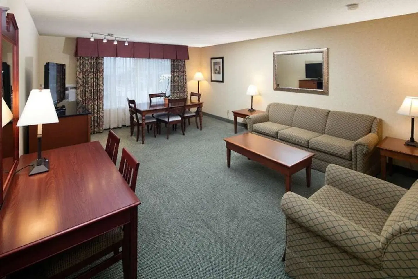 Red Lion Hotel Eureka ROOM_EXAMPLE