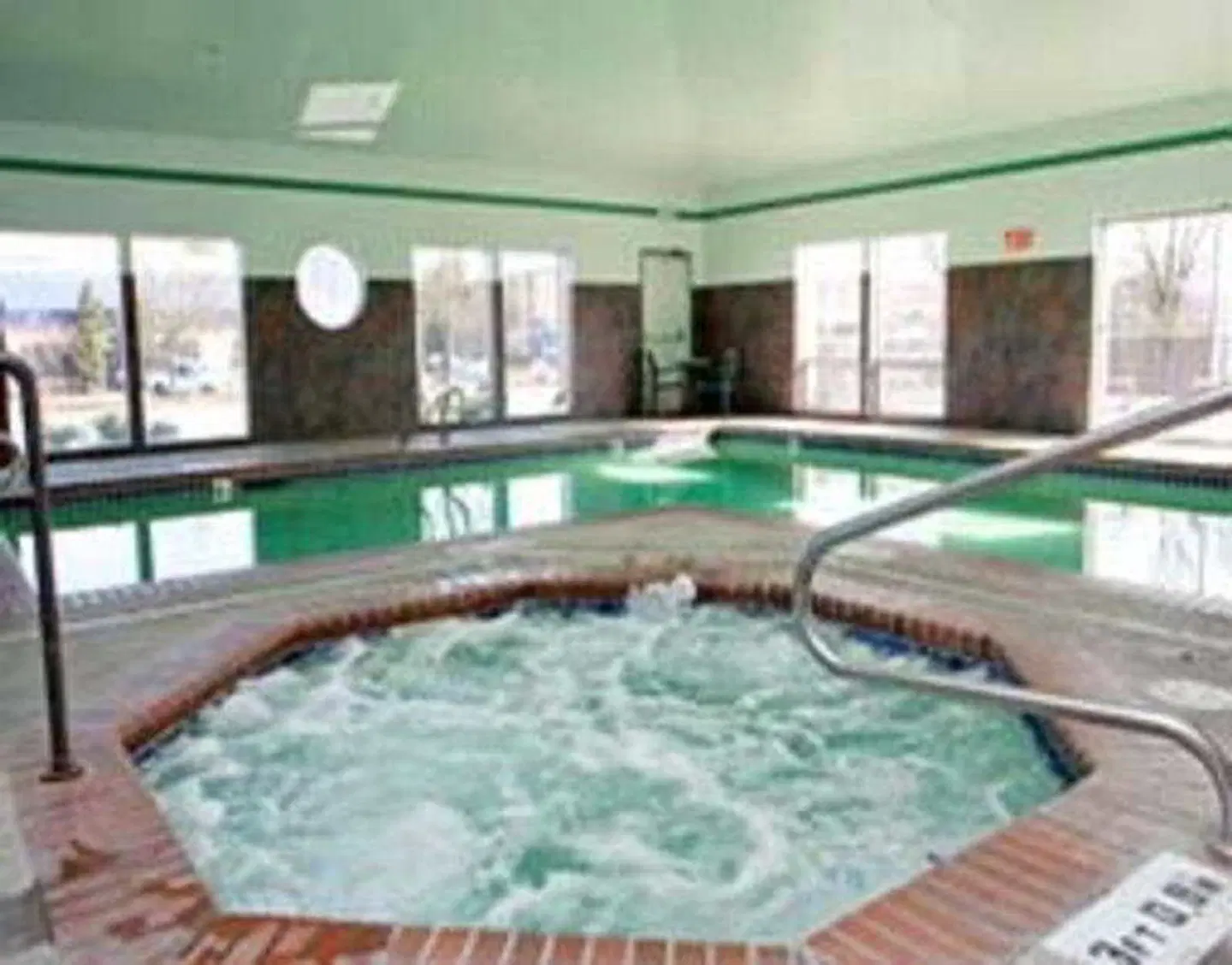 La Quinta Inn & Suites by Wyndham Portland NW Hallenbad