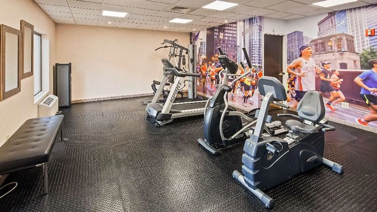 Best Western Inn & Suites - Midway Airport SPORTS_AND_LEISURE