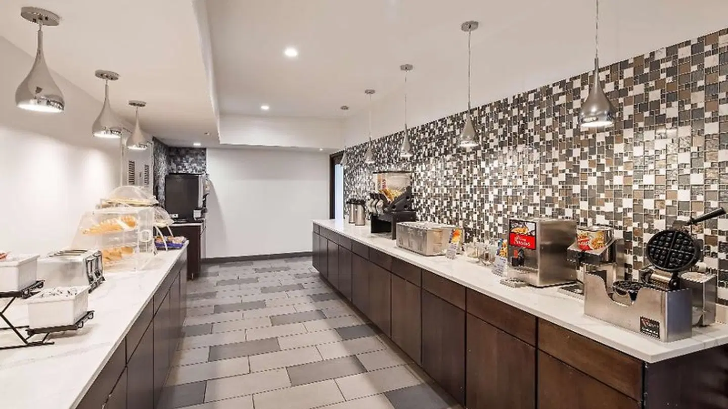 Best Western Inn & Suites - Midway Airport Bar