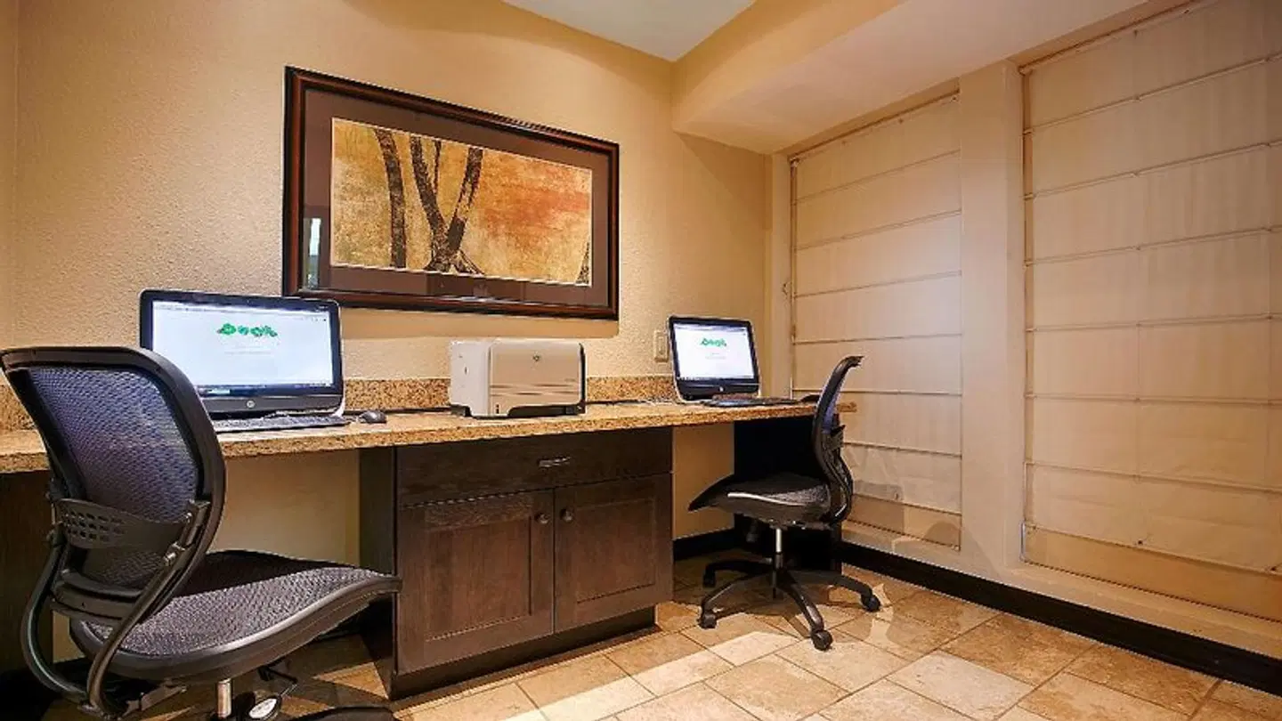 Best Western PLUS Inn at the Vines ROOM_EXAMPLE