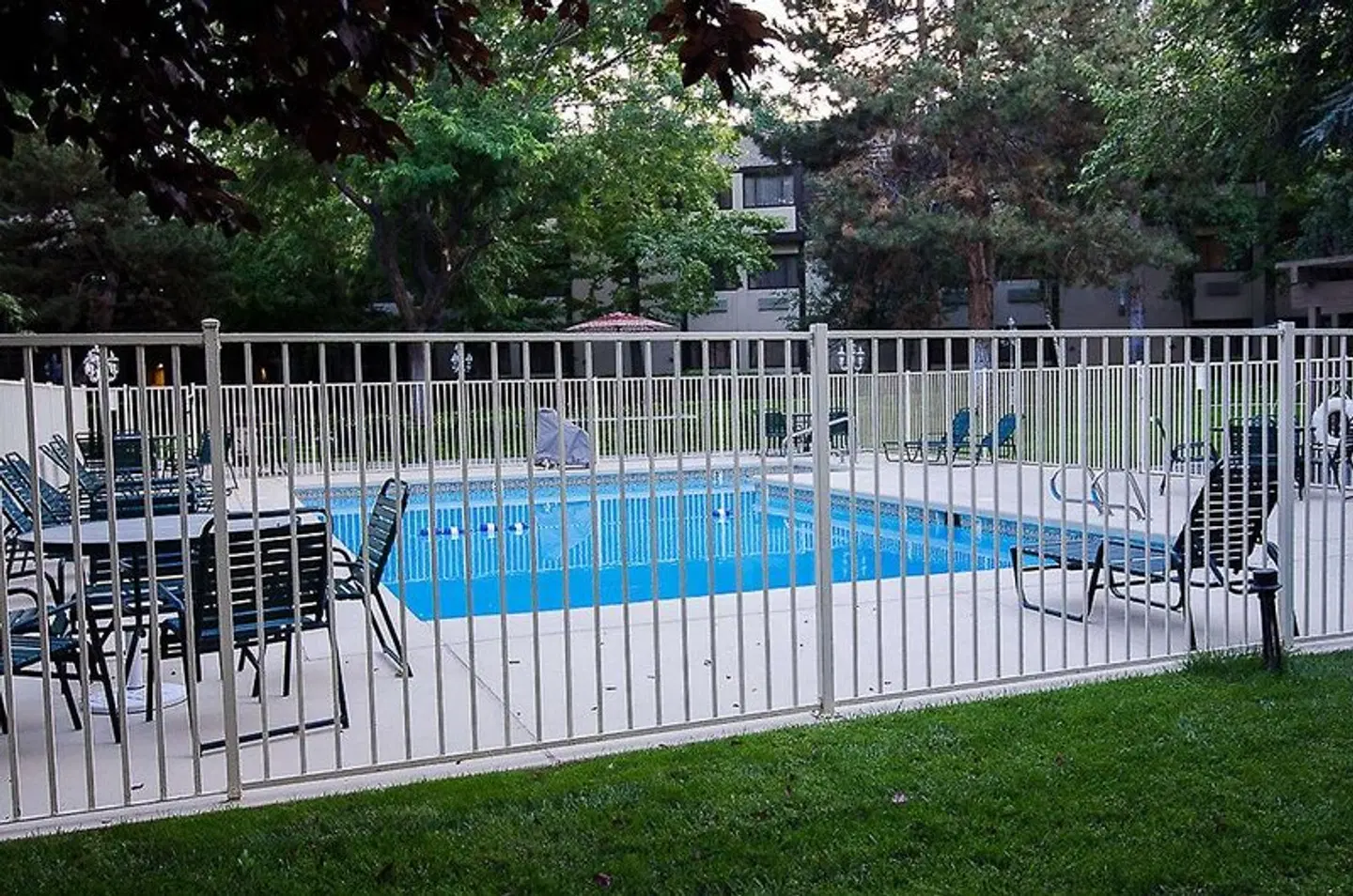 Best Western Airport Plaza Hotel OUTDOOR_POOL
