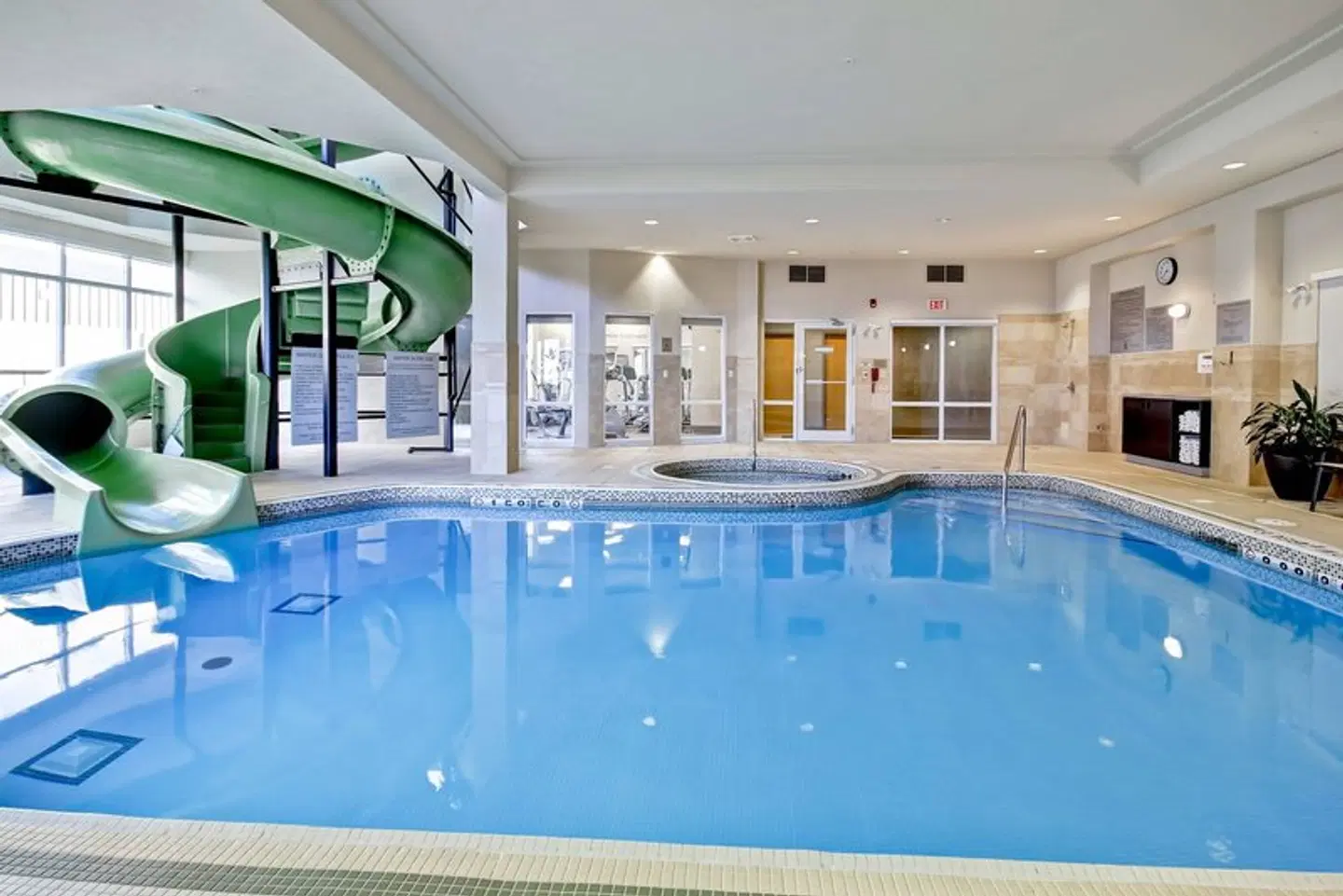 Fairfield Inn & Suites by Marriott Guelph Hallenbad