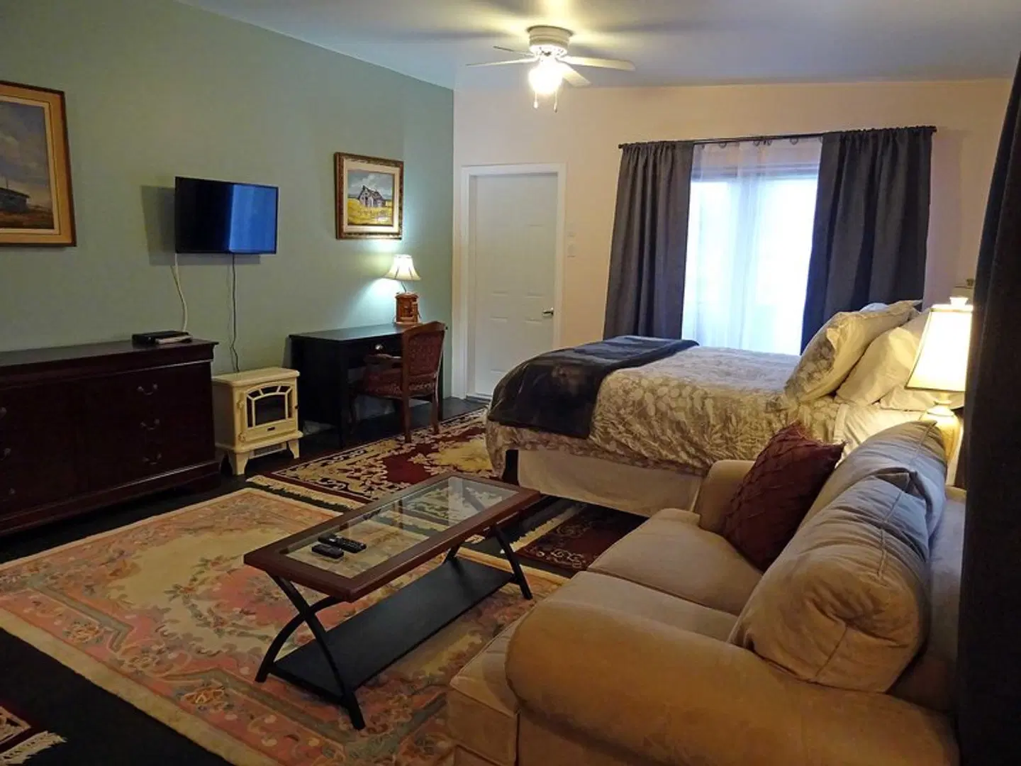 Anahim Lake Eagle's Nest Resort ROOM_EXAMPLE