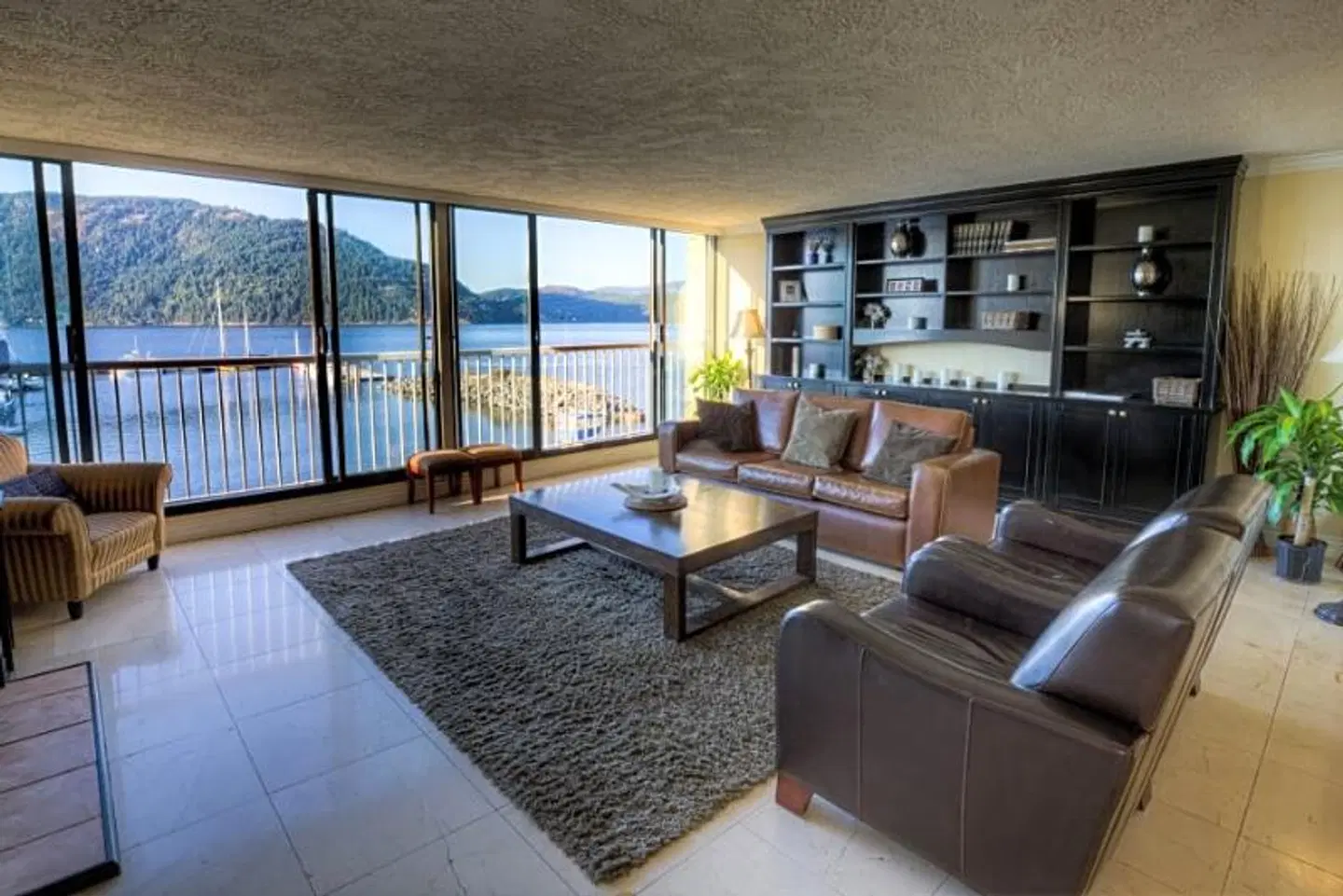 Oceanfront Suites at Cowichan Bay LOUNGE_LOBBY