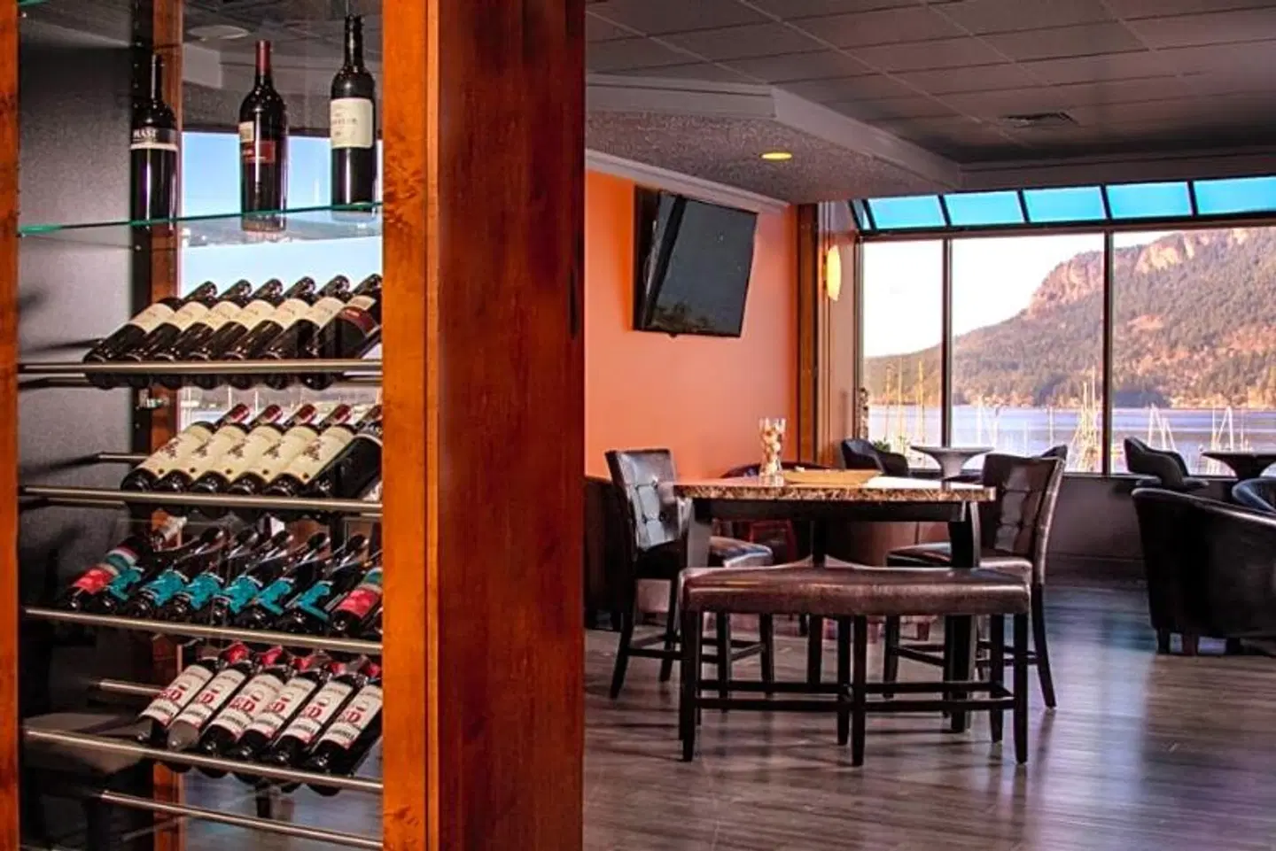 Oceanfront Suites at Cowichan Bay Restaurant