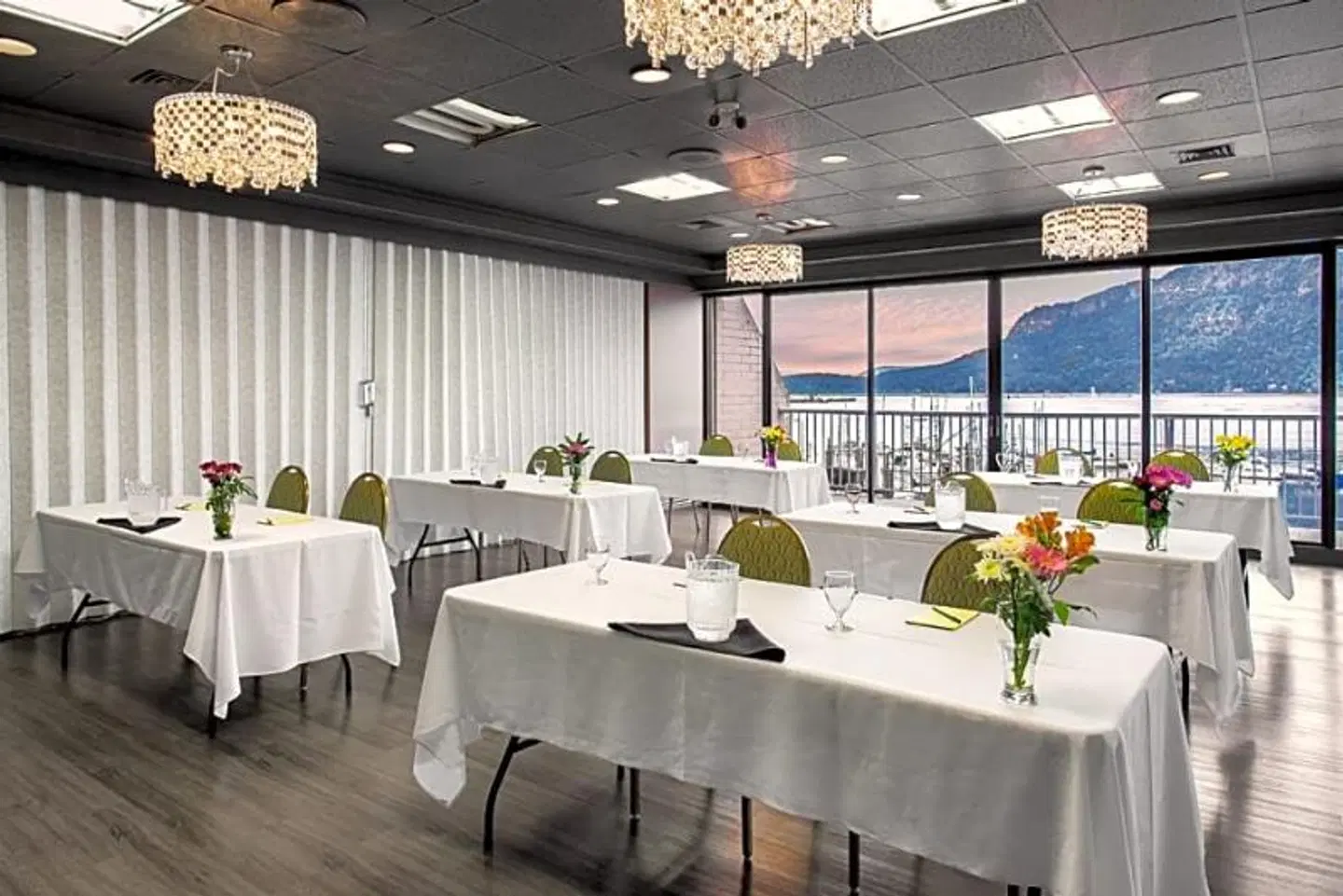 Oceanfront Suites at Cowichan Bay Konferenz