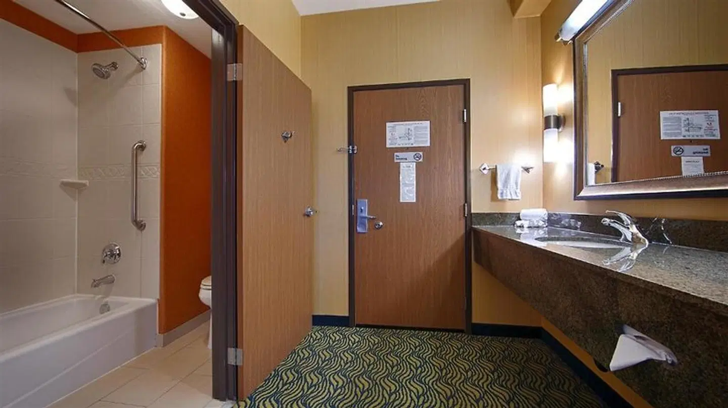 Best Western PLUS Fresno Inn ROOM_EXAMPLE