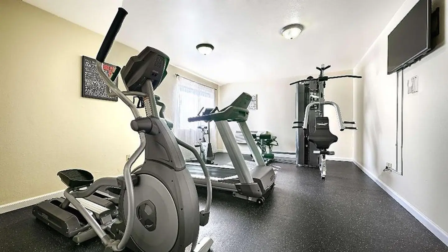 Best Western Plus Sonora Oaks Hotel and Conference Center SPORTS_AND_LEISURE