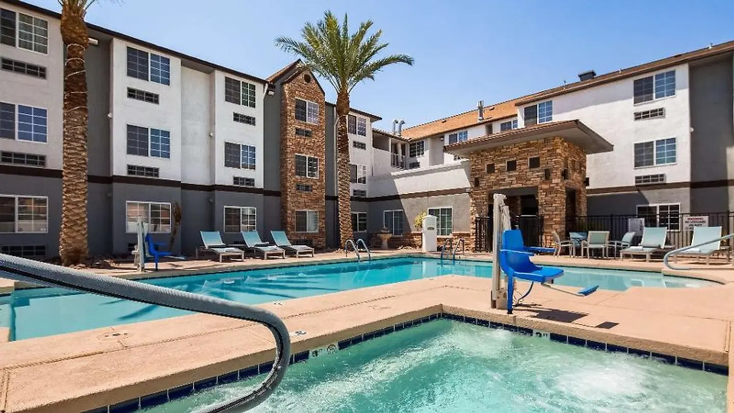 Best Western Plus Yuma Foothills Inn & Suites OUTDOOR_POOL