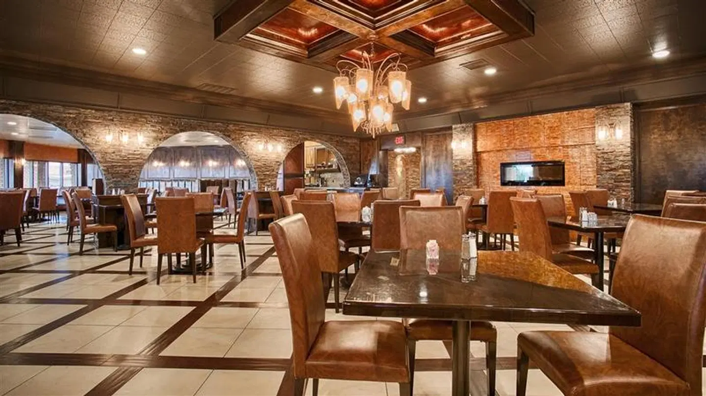 Best Western Stevens Inn Bar