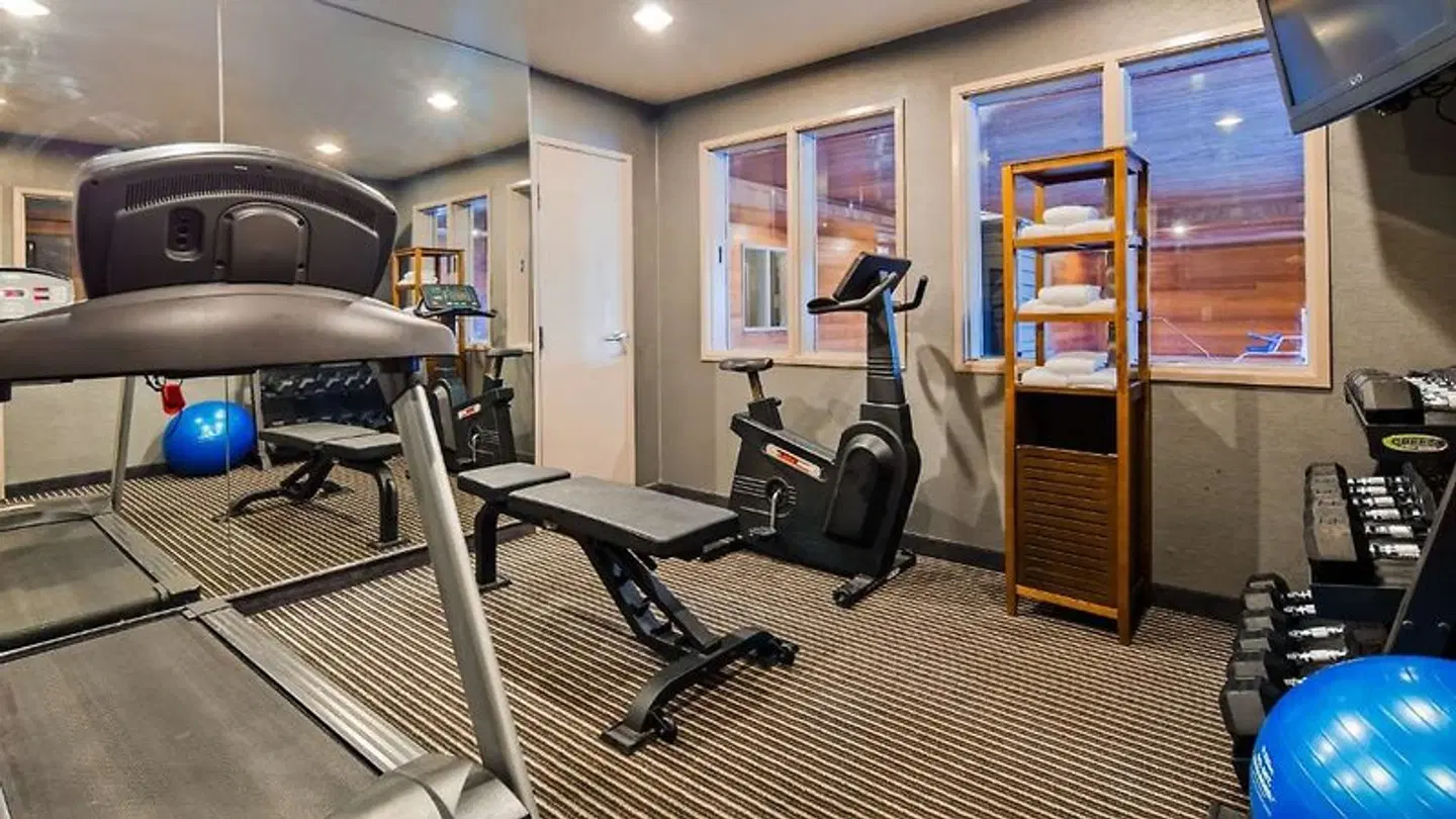 Best Western PLUS Rama Inn SPORTS_AND_LEISURE