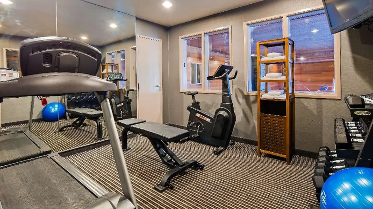 Best Western PLUS Rama Inn SPORTS_AND_LEISURE