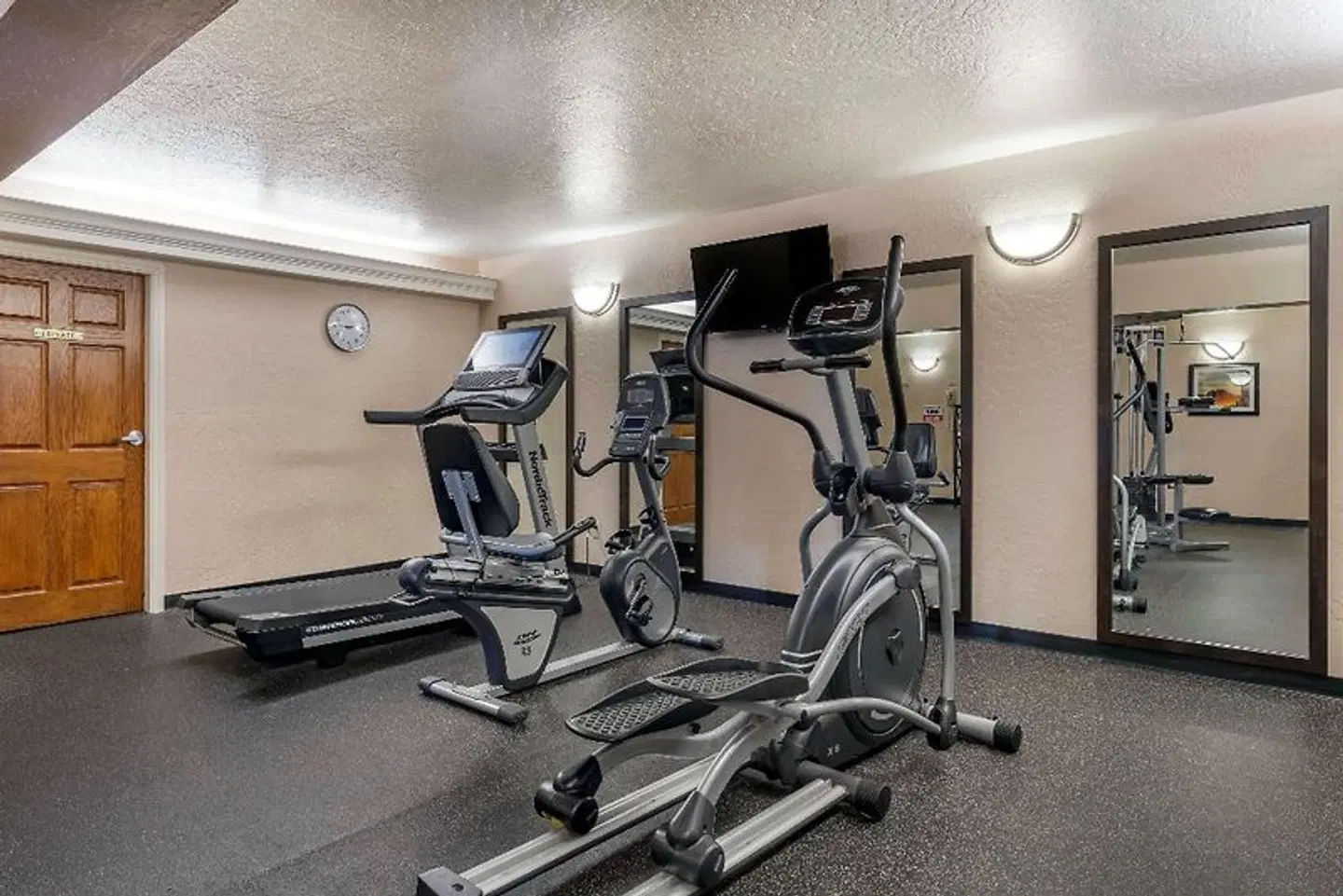 Best Western PLUS Hilltop Inn SPORTS_AND_LEISURE