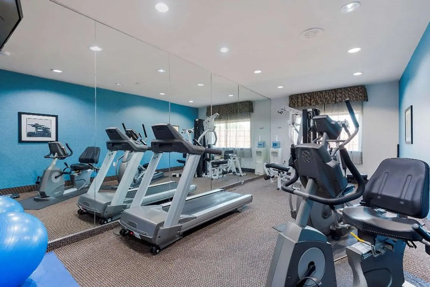 Best Western Plus Arlington North SPORTS_AND_LEISURE