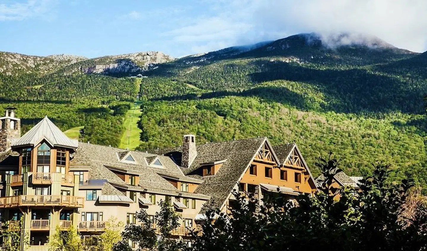 The Lodge at Spruce Peak EXTERIOR