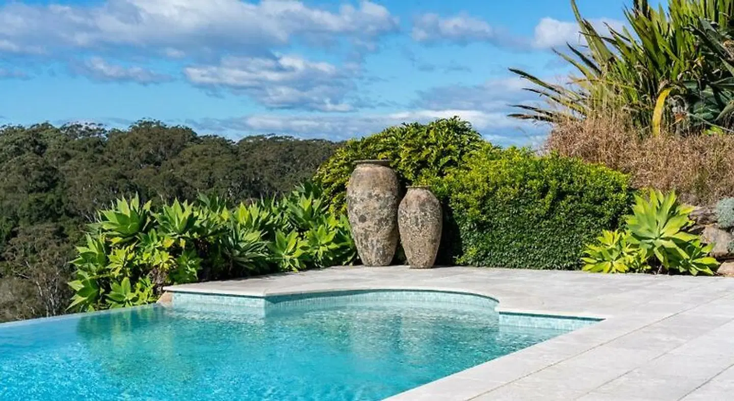 The Outlook Cabana OUTDOOR_POOL